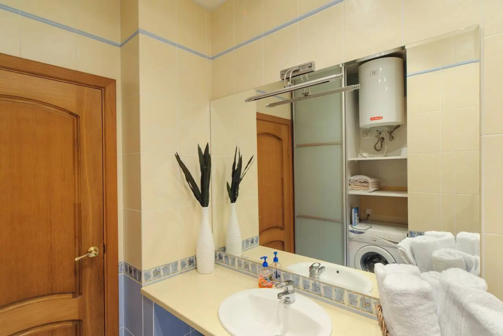 Апартаменты 3-комнатные HomeApart К.Маркса, 25