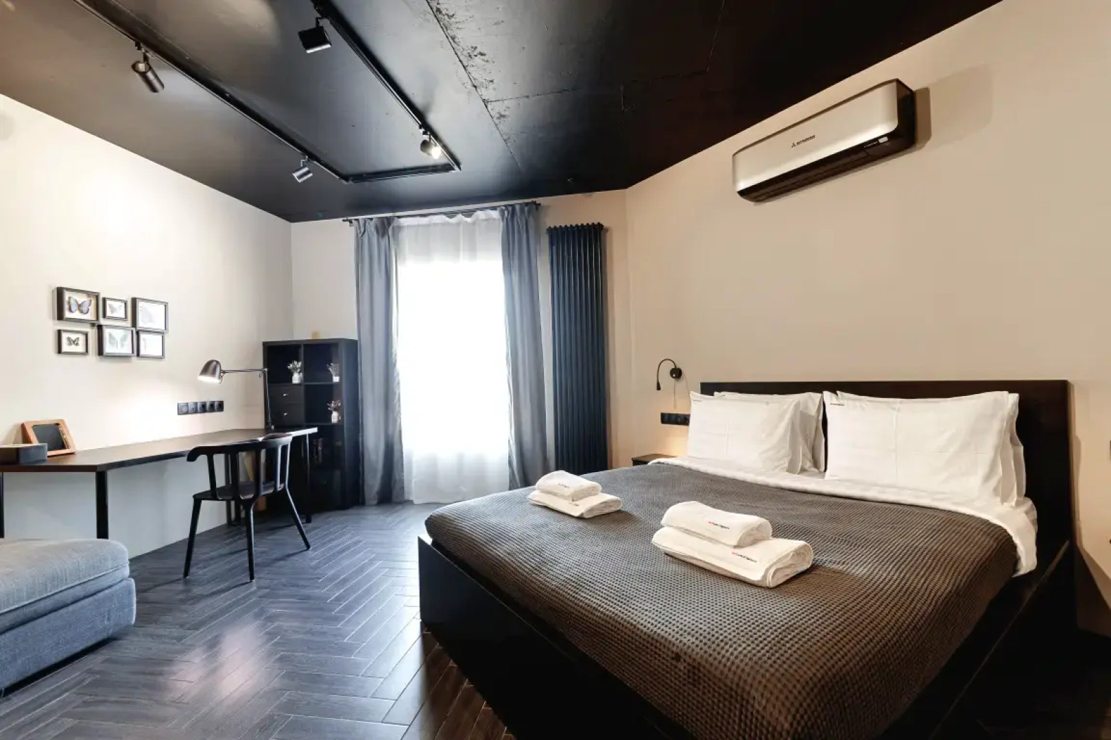 Апартаменты Red Apartments Виктория Осень