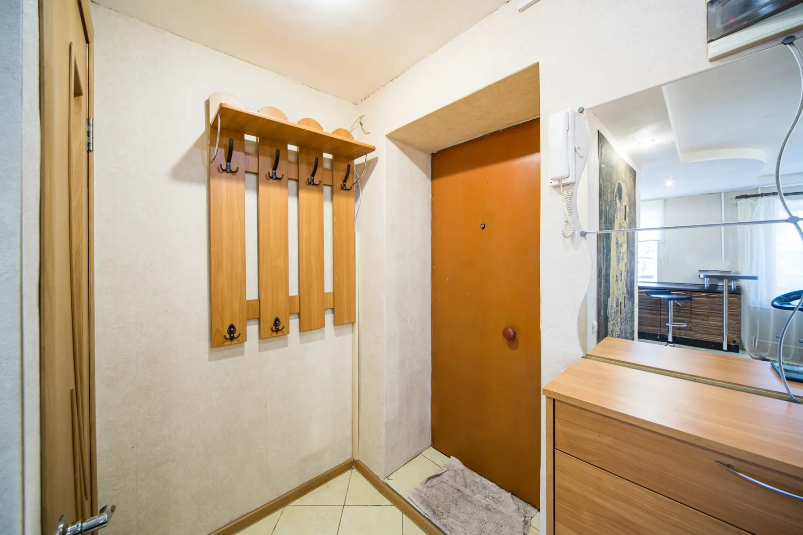 Апартаменты Двухкомнатные в центре на Крисанова