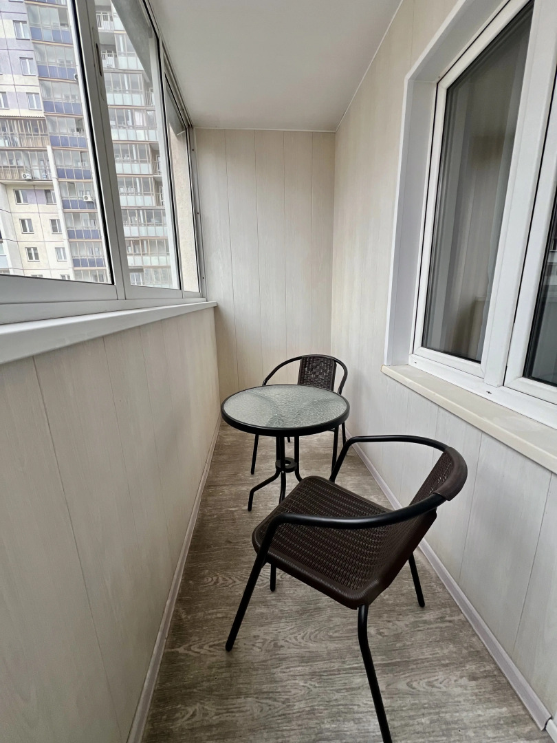 Апартаменты на Братьев Кашириных в Академ Риверсайд