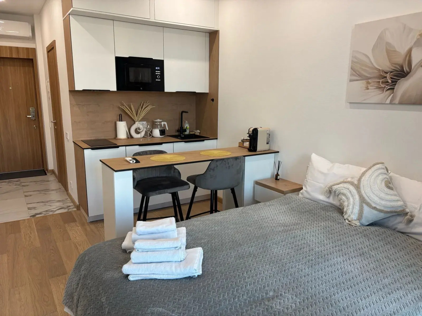 Апартаменты - студия у моря 521