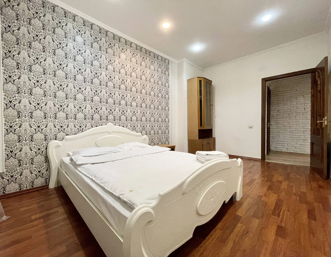 Апартаменты 4-комнатные HomeApart Володарского, 18