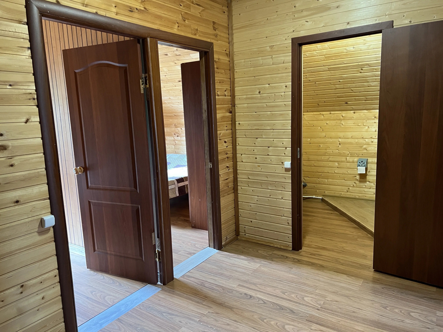 Частный дом у озера