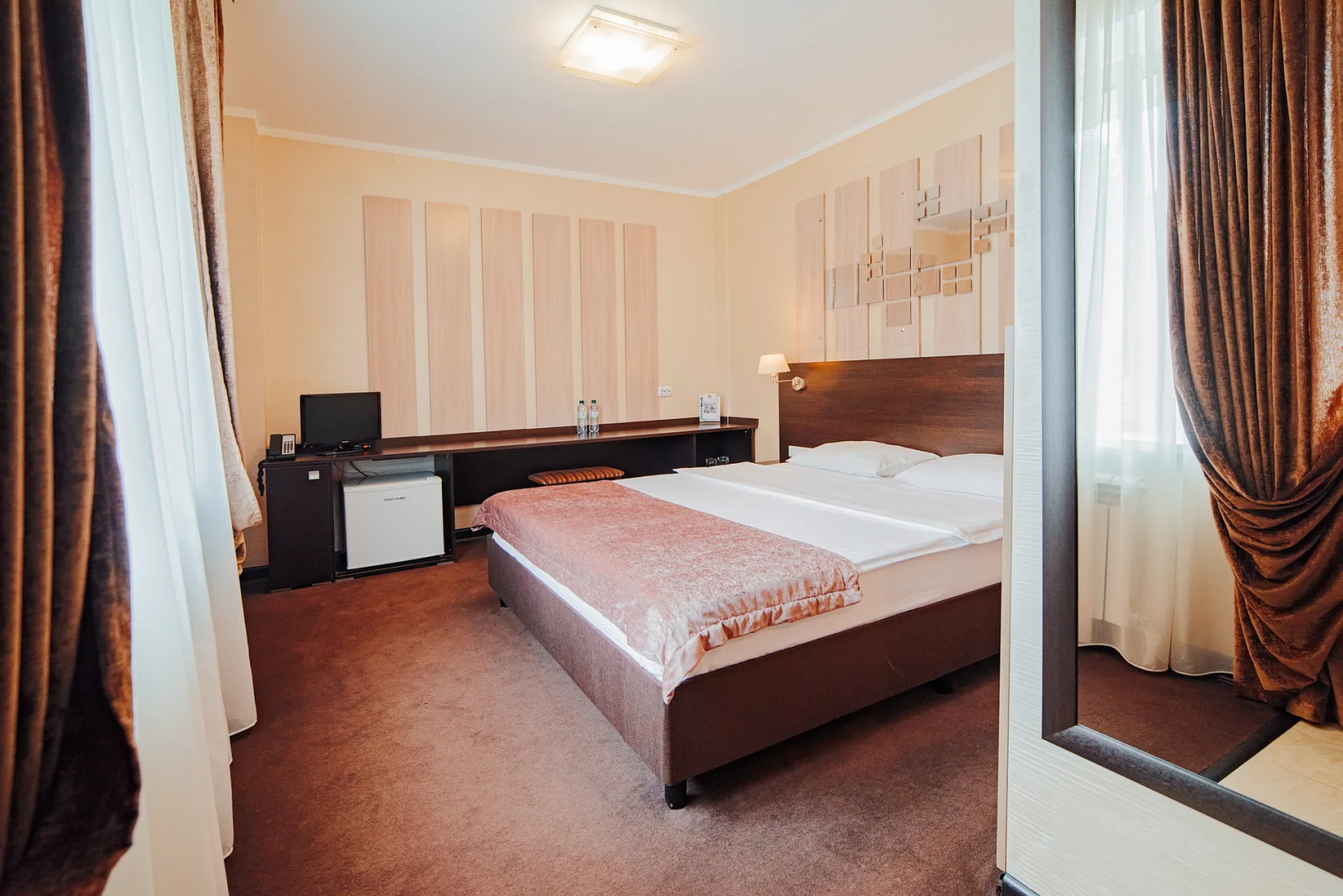 Отель Shato City