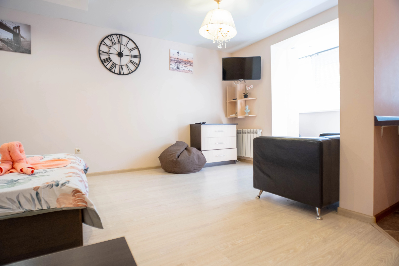 Апартаменты студия с светлым ремонтом в новом доме