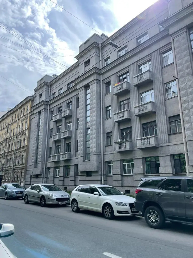 Квартира с парковкой в центре Санкт-Петербурга