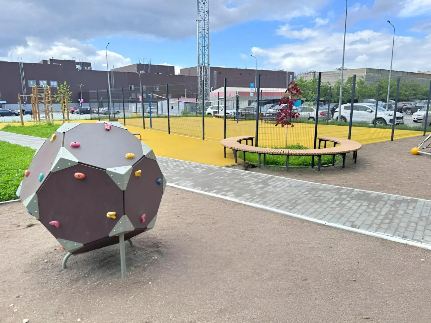 Квартира 6 местная с новым ремонтом около метро Горки парка и ТЦ