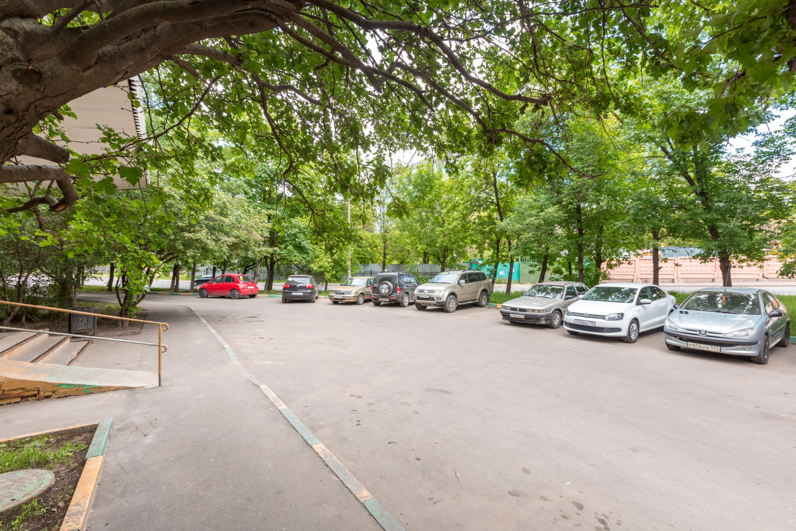 Апартаменты Гости Любят у метро Римская Бежевая