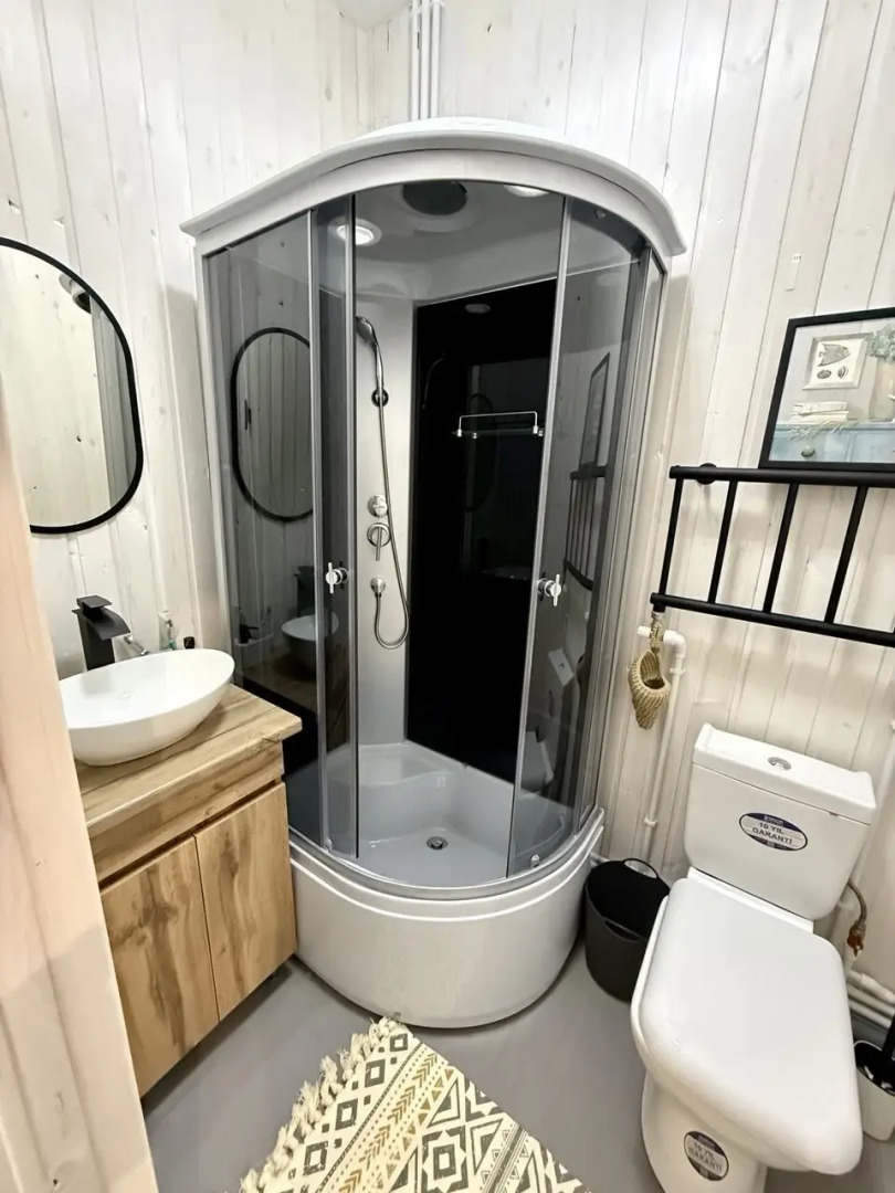 Частный дом уютный с баней и мангальной зоной в центре