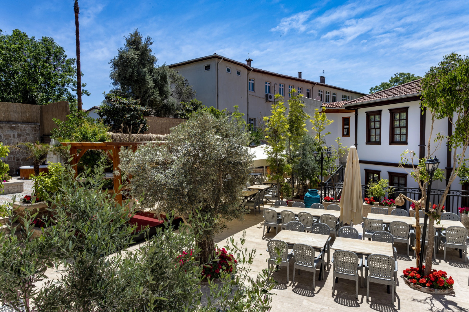 Отель WOO Town Suites