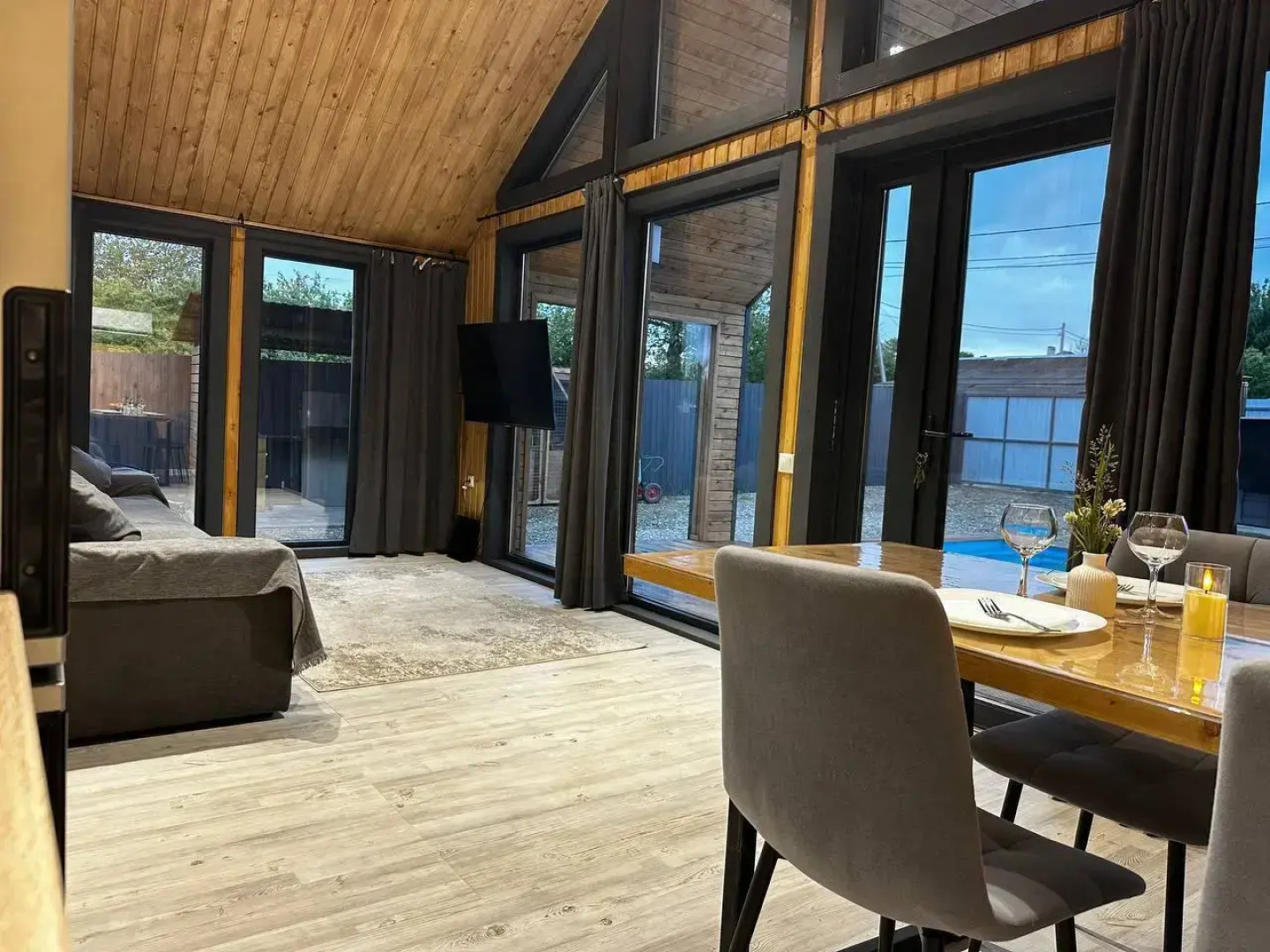 Частный дом Barn-House у леса с бассейном и банным чаном