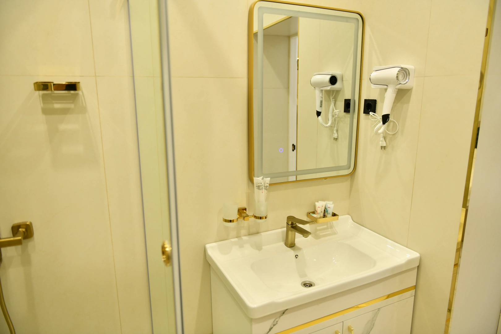 Отель QUT Hotel