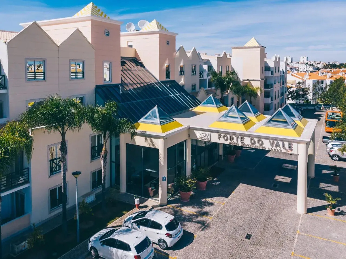 Отель Grand Muthu Forte do Vale