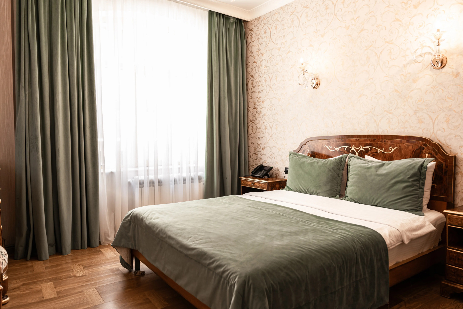 Отель West Inn Palace