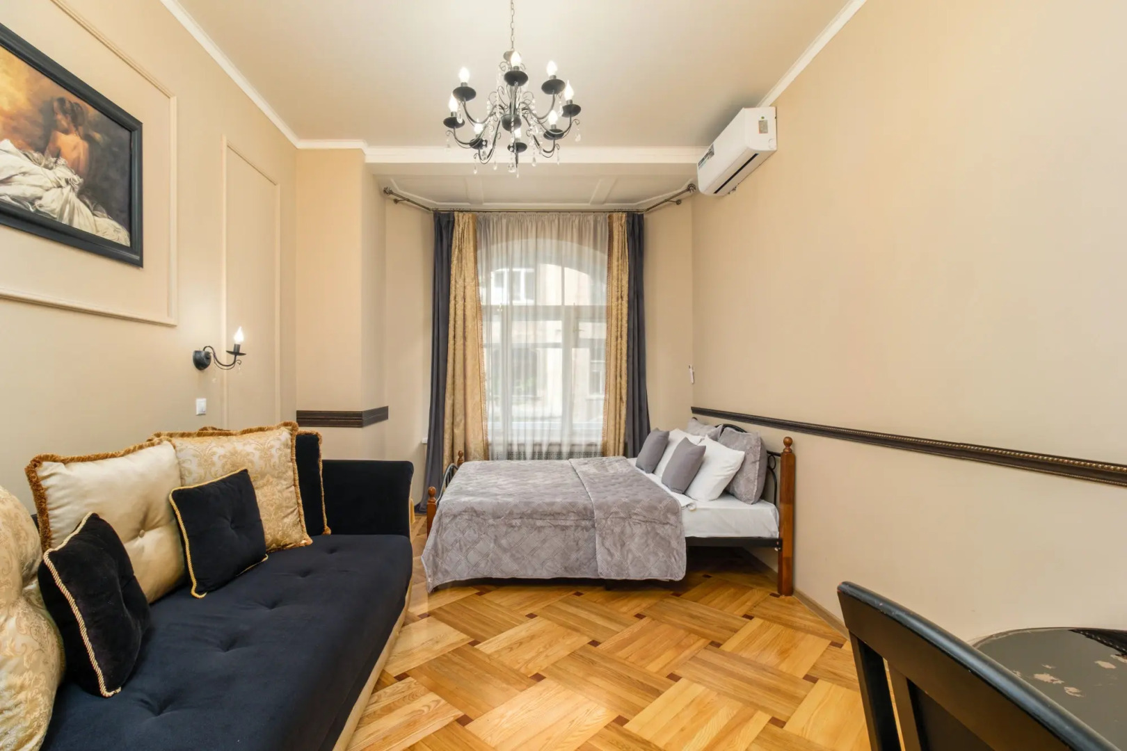 Апартаменты Лофт у Площади Восстания 5 спален