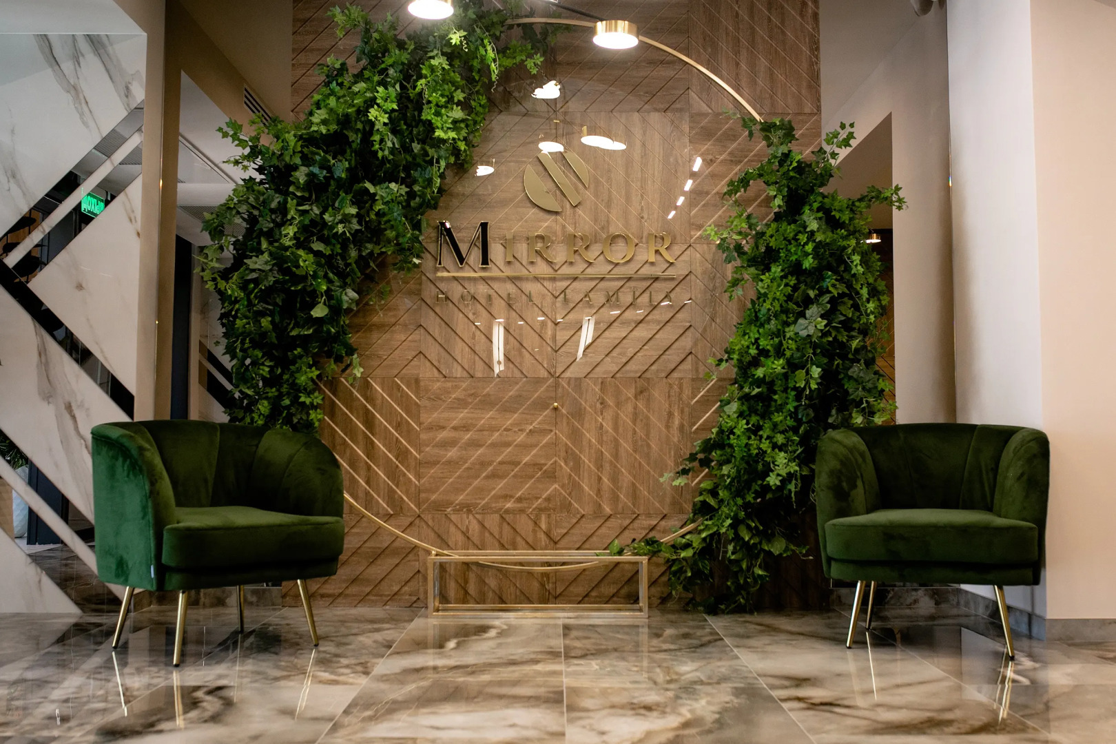 Отель Mirror Family