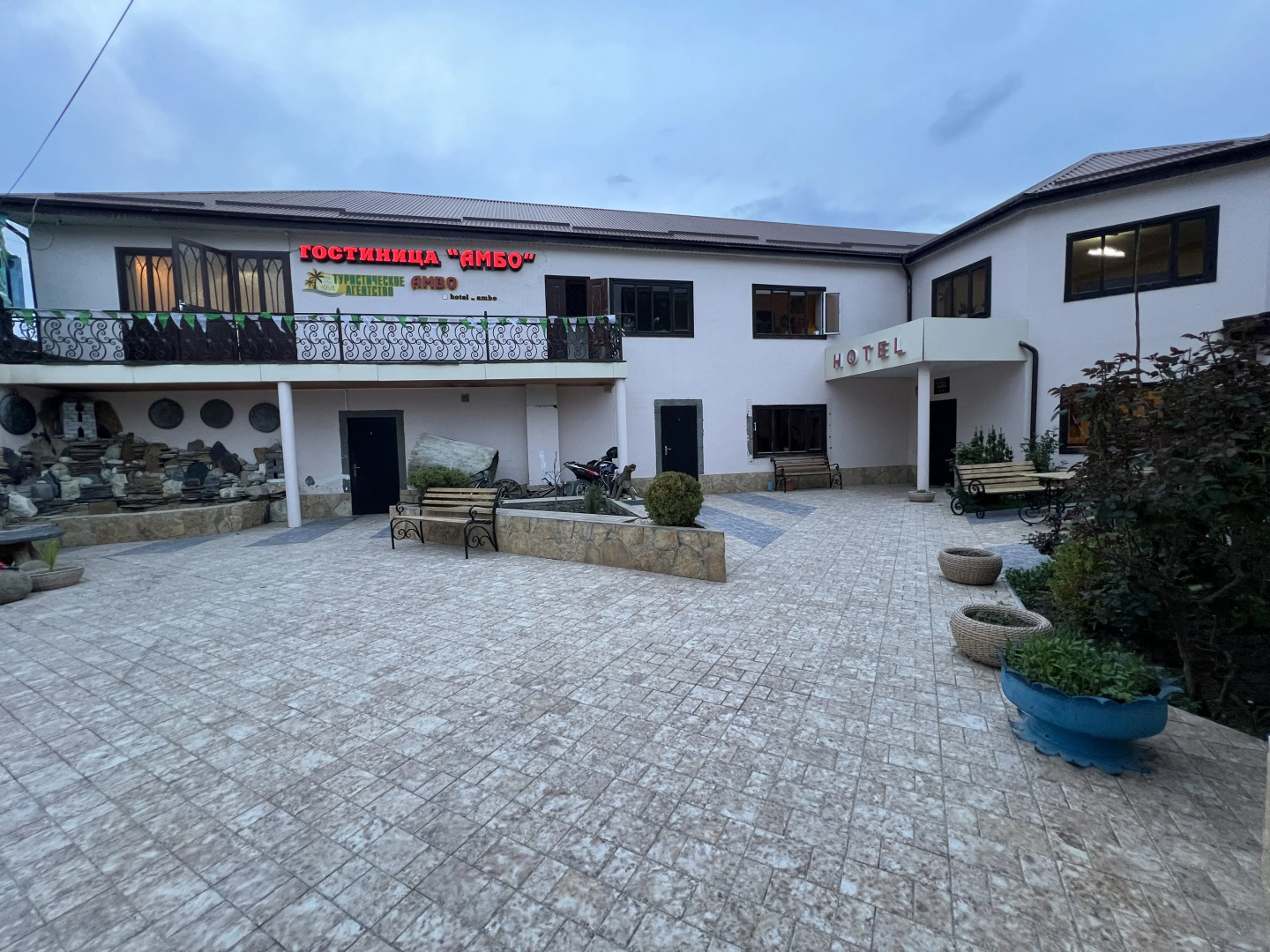 Отель Амбо
