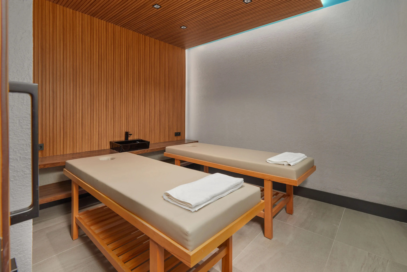 Апарт-отель Bayview Hills Luxury Residences