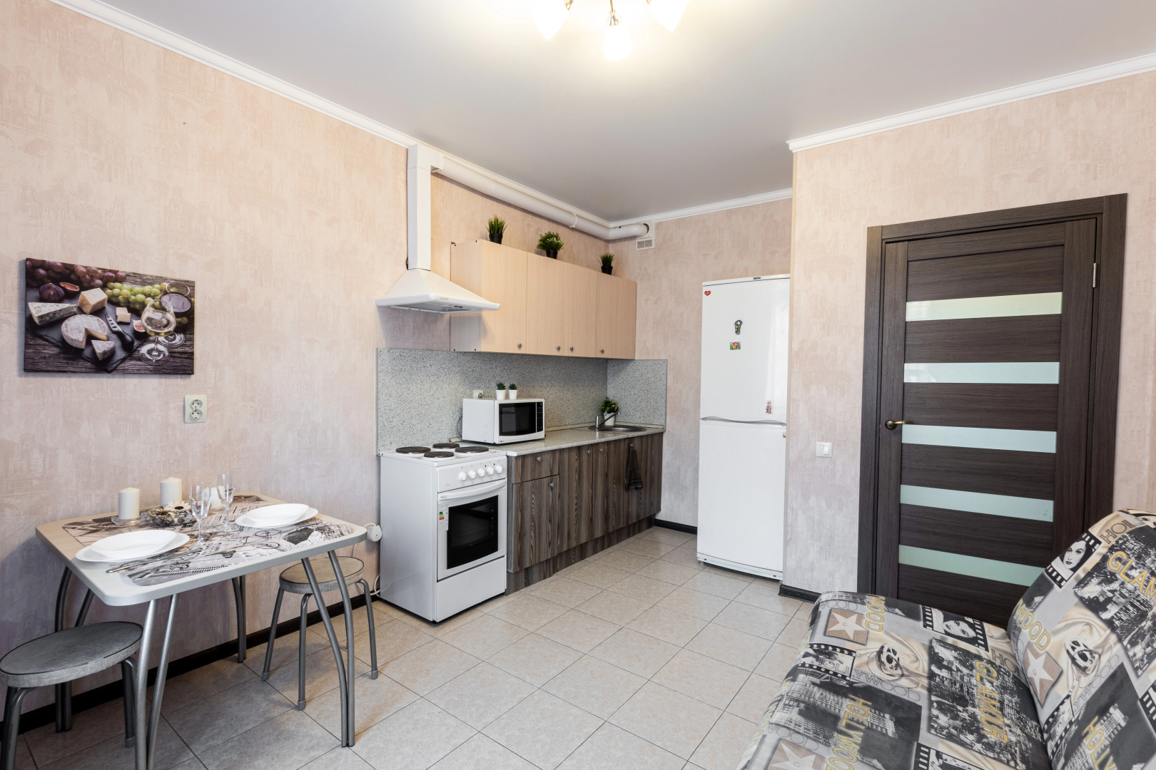 Квартира евро трешка на 8 персон у парка Галицкого Апарт-Отелика на Сарабеева