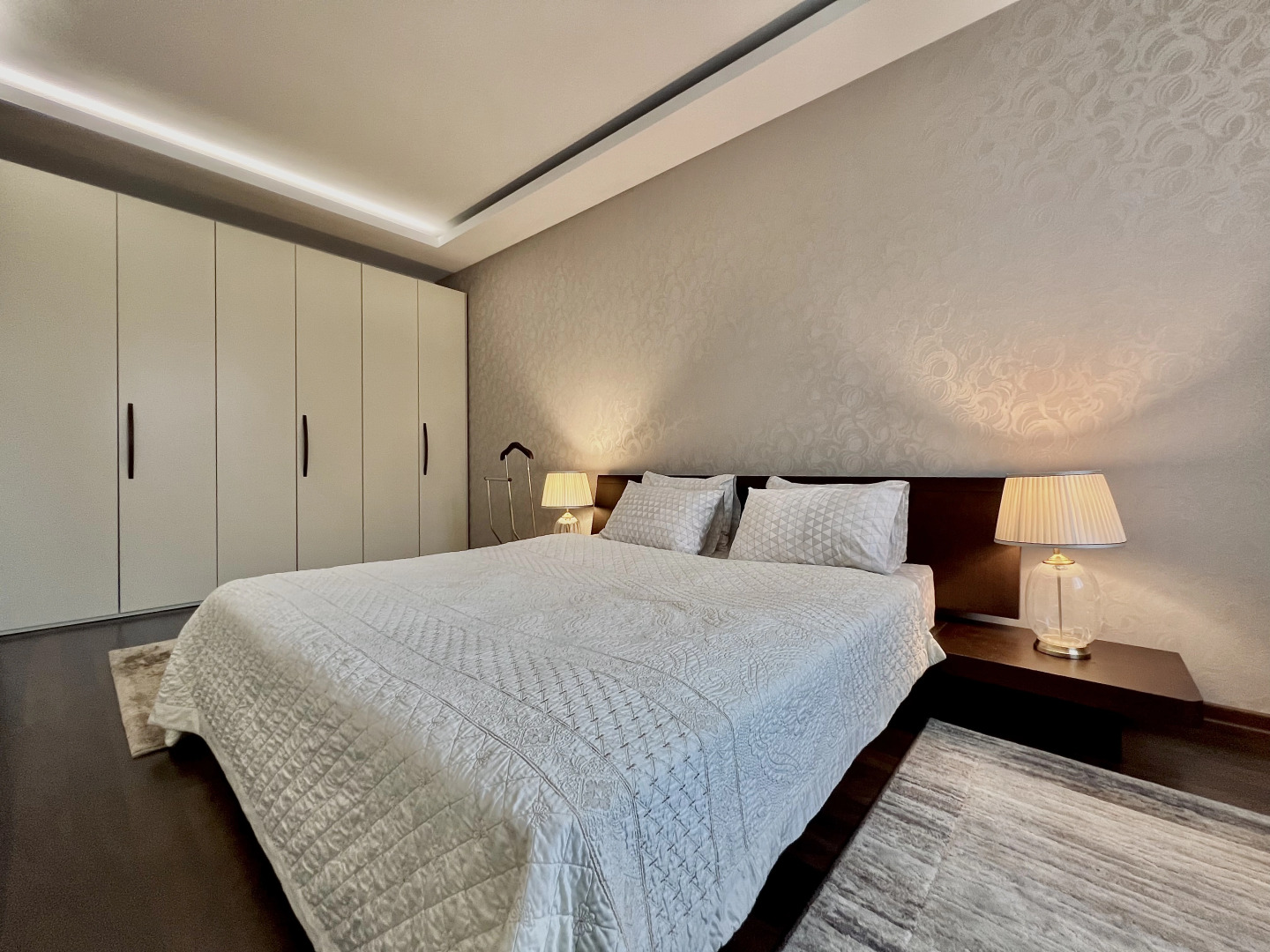 Апартаменты 4 комнатные Vip пр-т Независимости 30 Центр