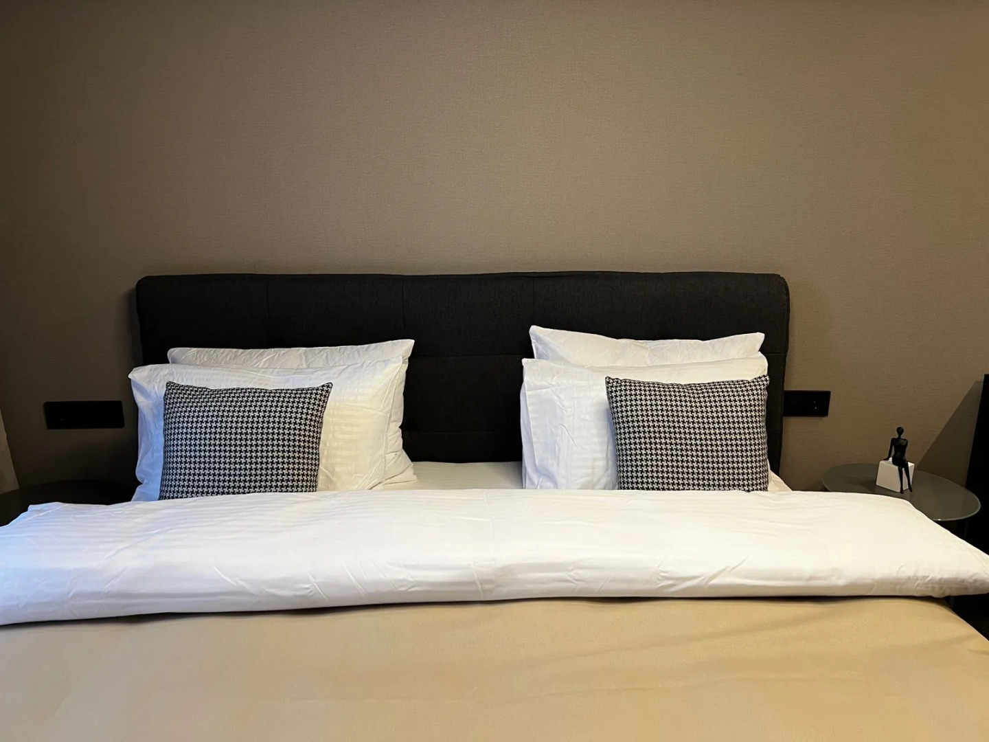 Apartments Leitmotif