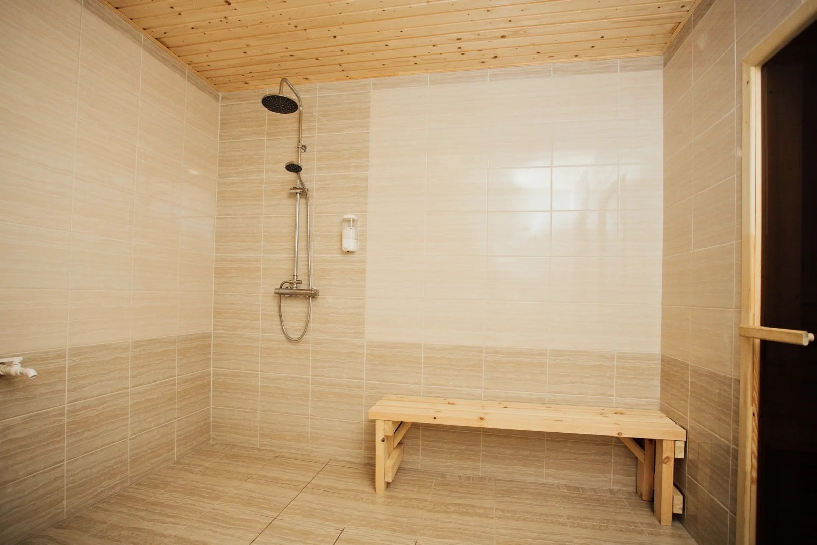 Частный дом у реки 1