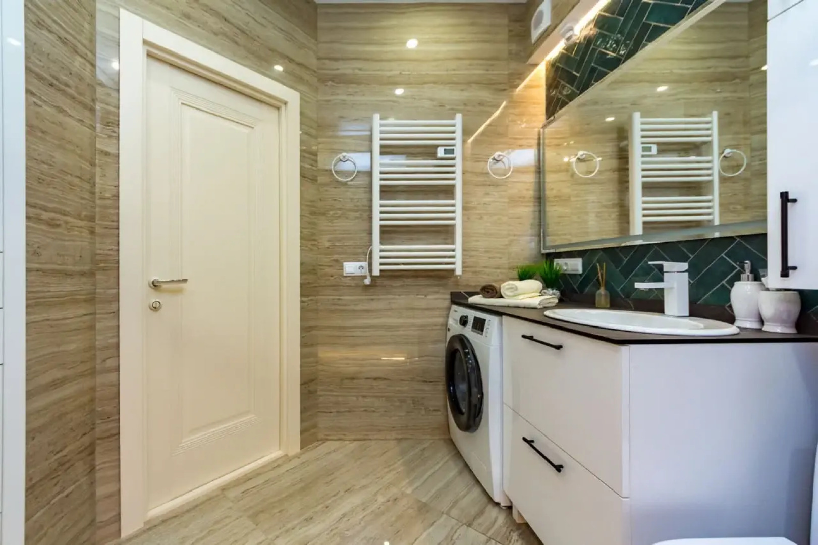 Апартаменты Emerald on Leonova