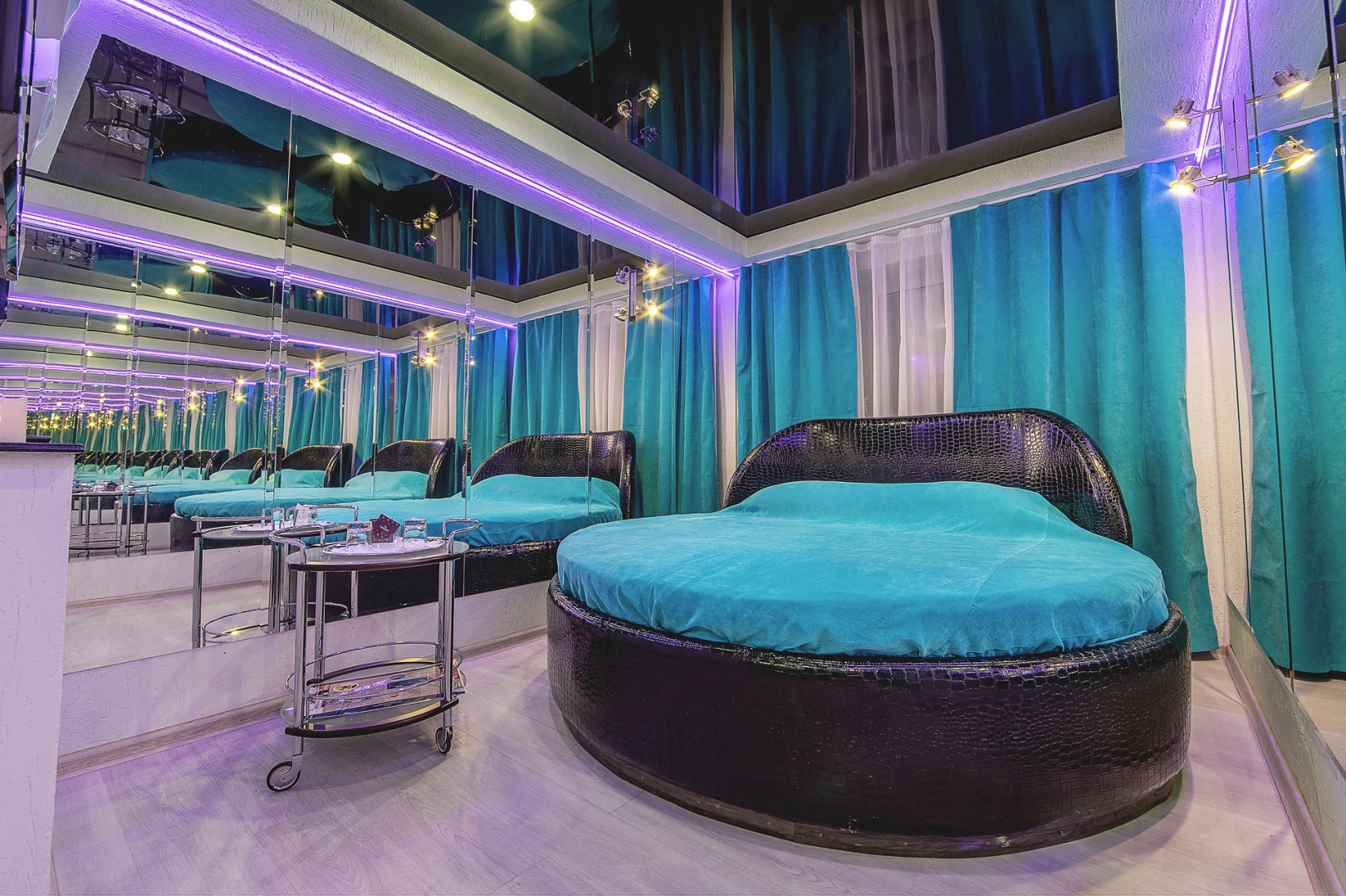 Отель Алекс Отель на Мужества