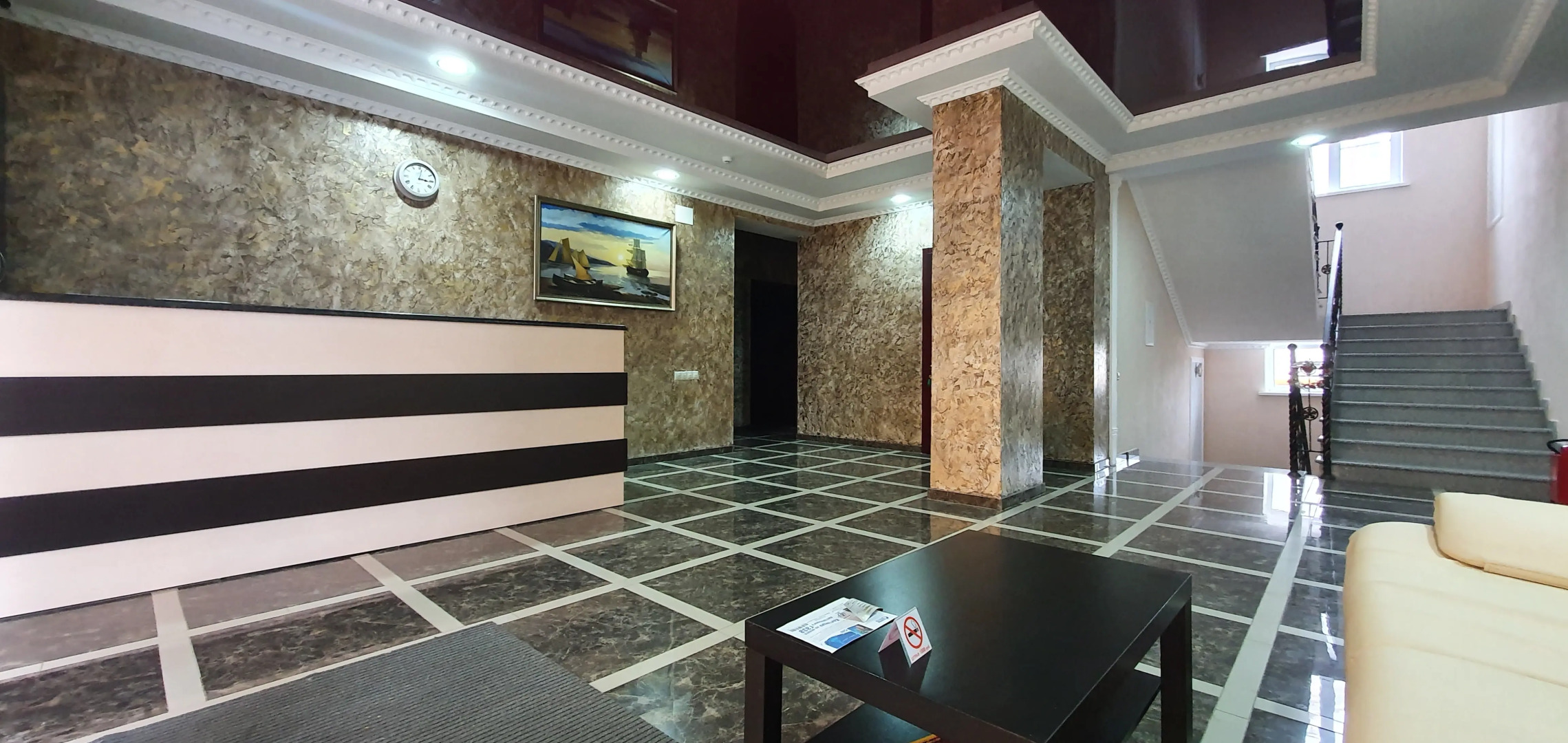 Отель Авалон