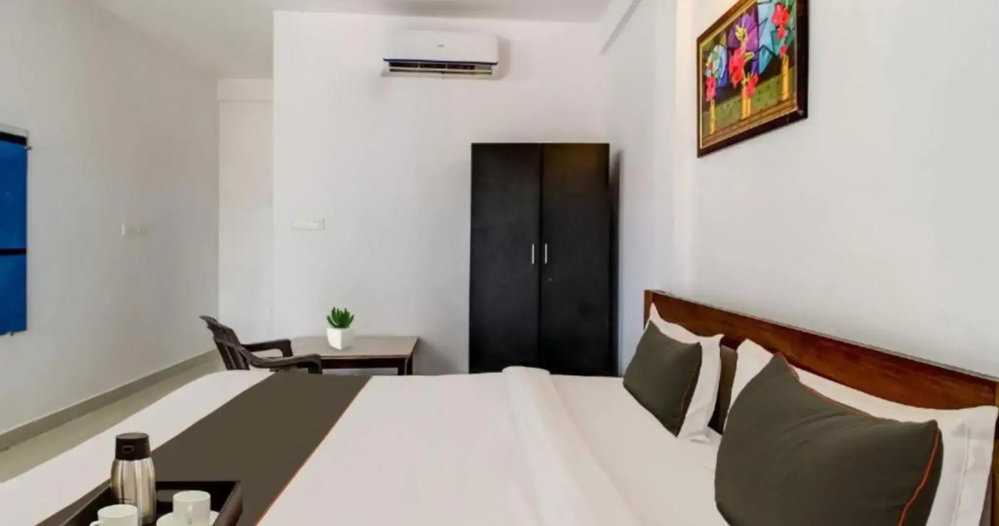 Отель Aqua Wave by YogiTree