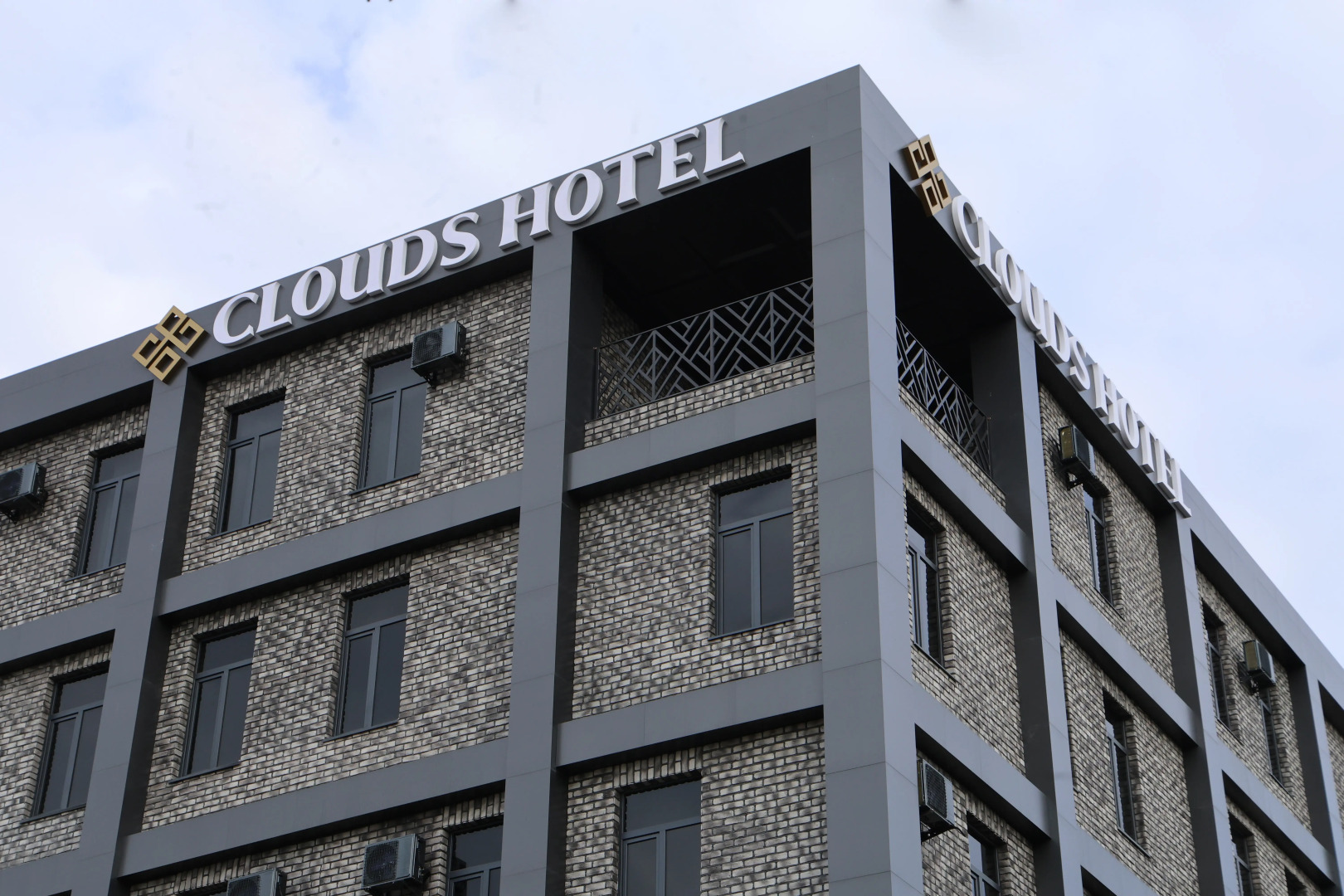 Отель Clouds