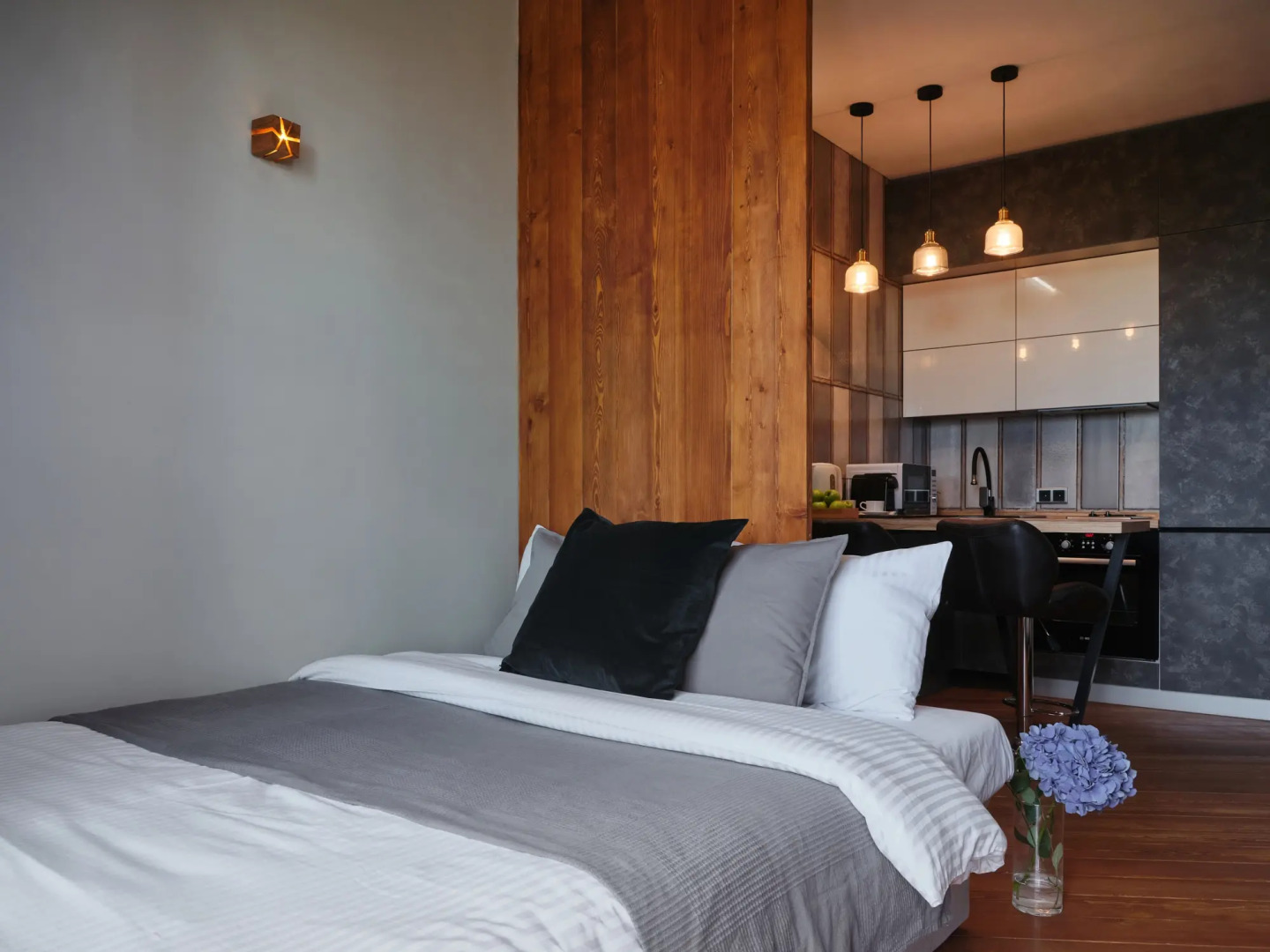 Апартаменты Wood&Stone Studio