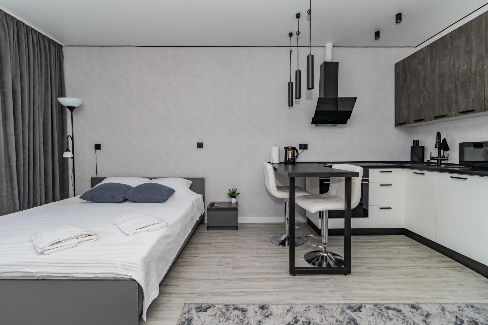 Квартира Нoвaя студия pacположена в ЖK Pиверсaйд Академ. В тихом зеленом дворе на берегу реки Миасс