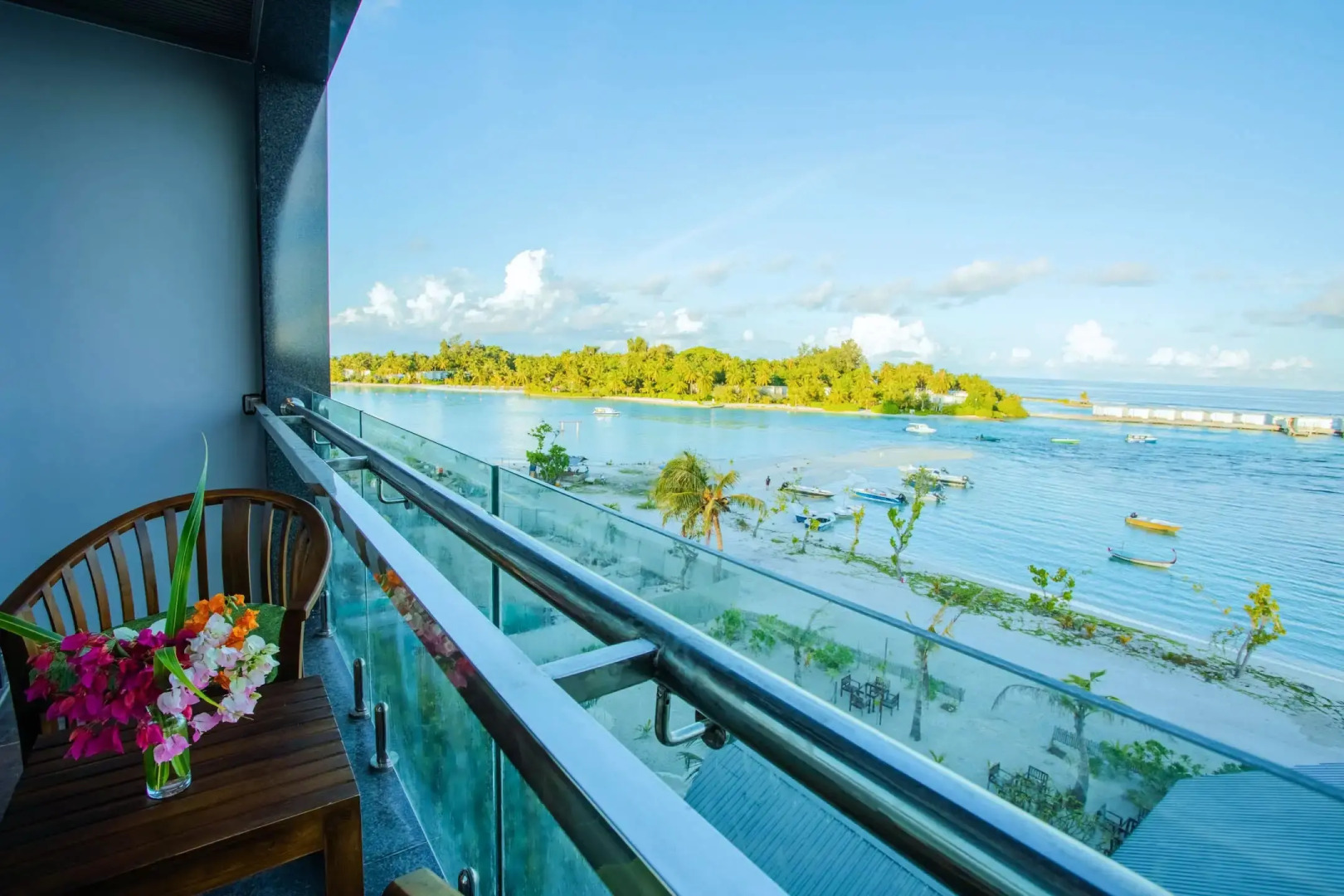 Отель Beach Hotel Guraidhoo