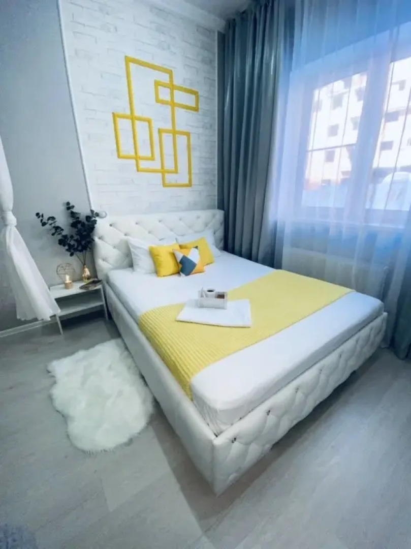 Студия Лимон возле парка и лебединого озера