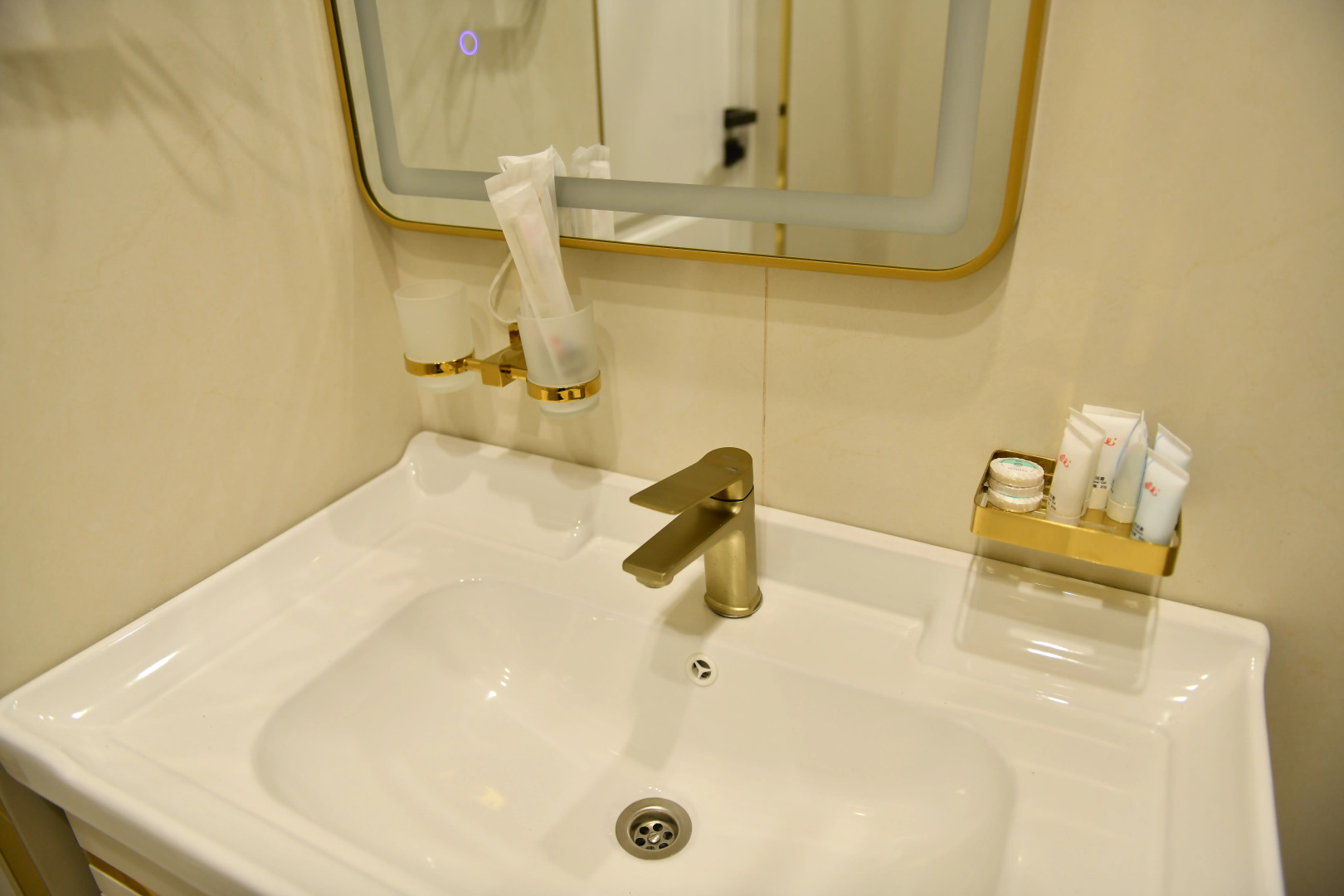 Отель QUT Hotel