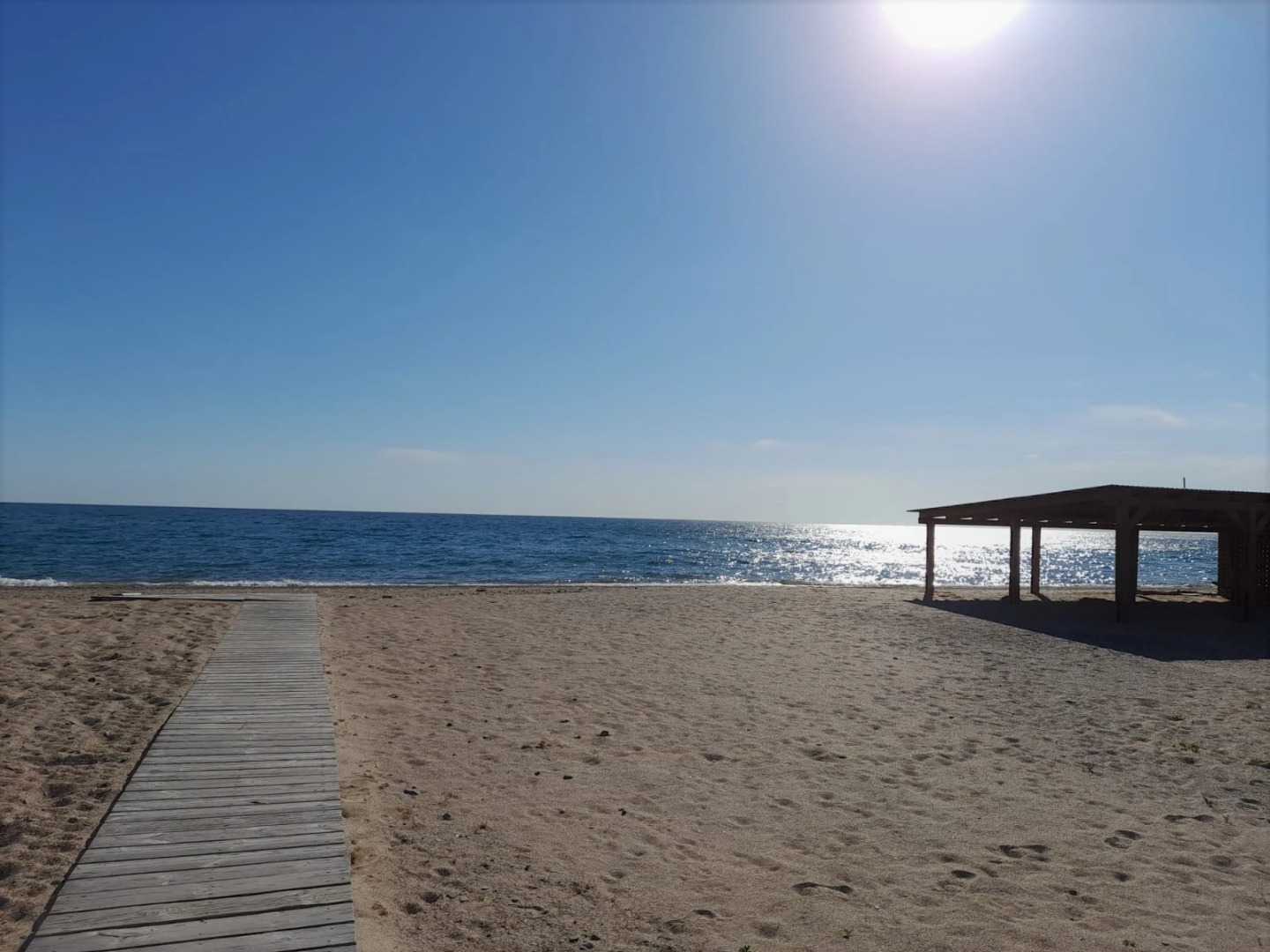 Частный Дом на Берегу Моря с Бассейном