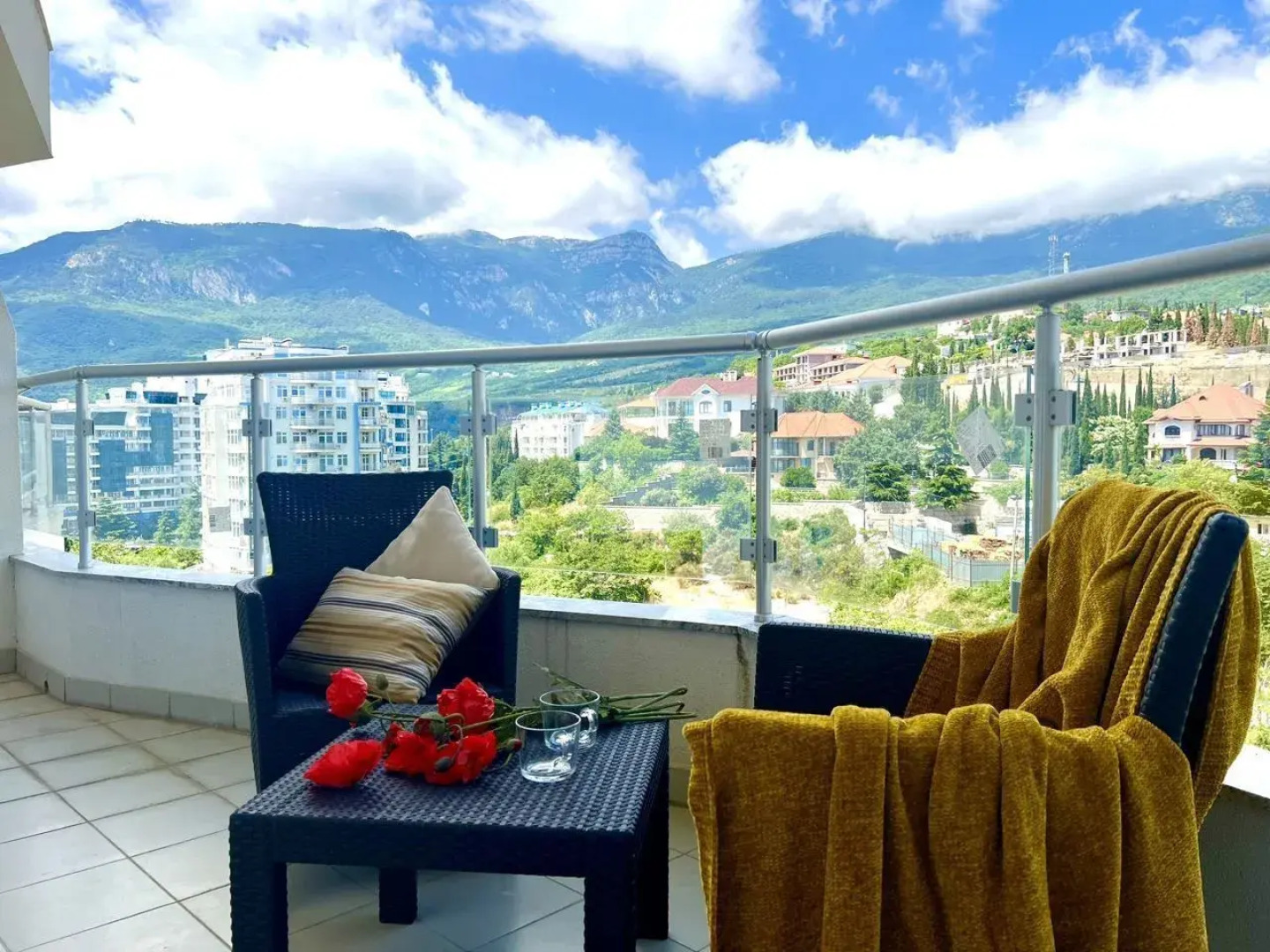 Апартаменты на Ялтинской улице, 12А. ЖК «Шато Лувр»