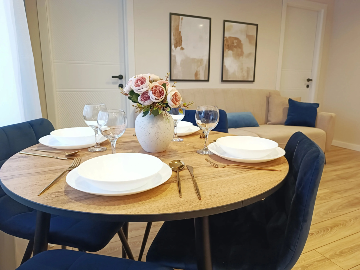 Двухкомнатные Сканди апартаменты в Центре Города