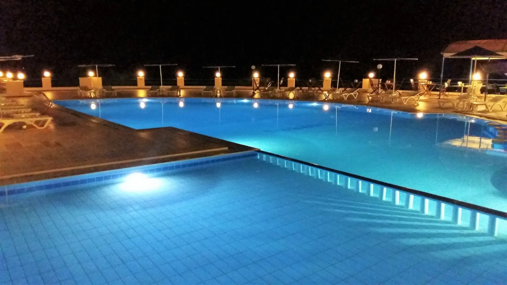 Отель Zorbas Beach Village