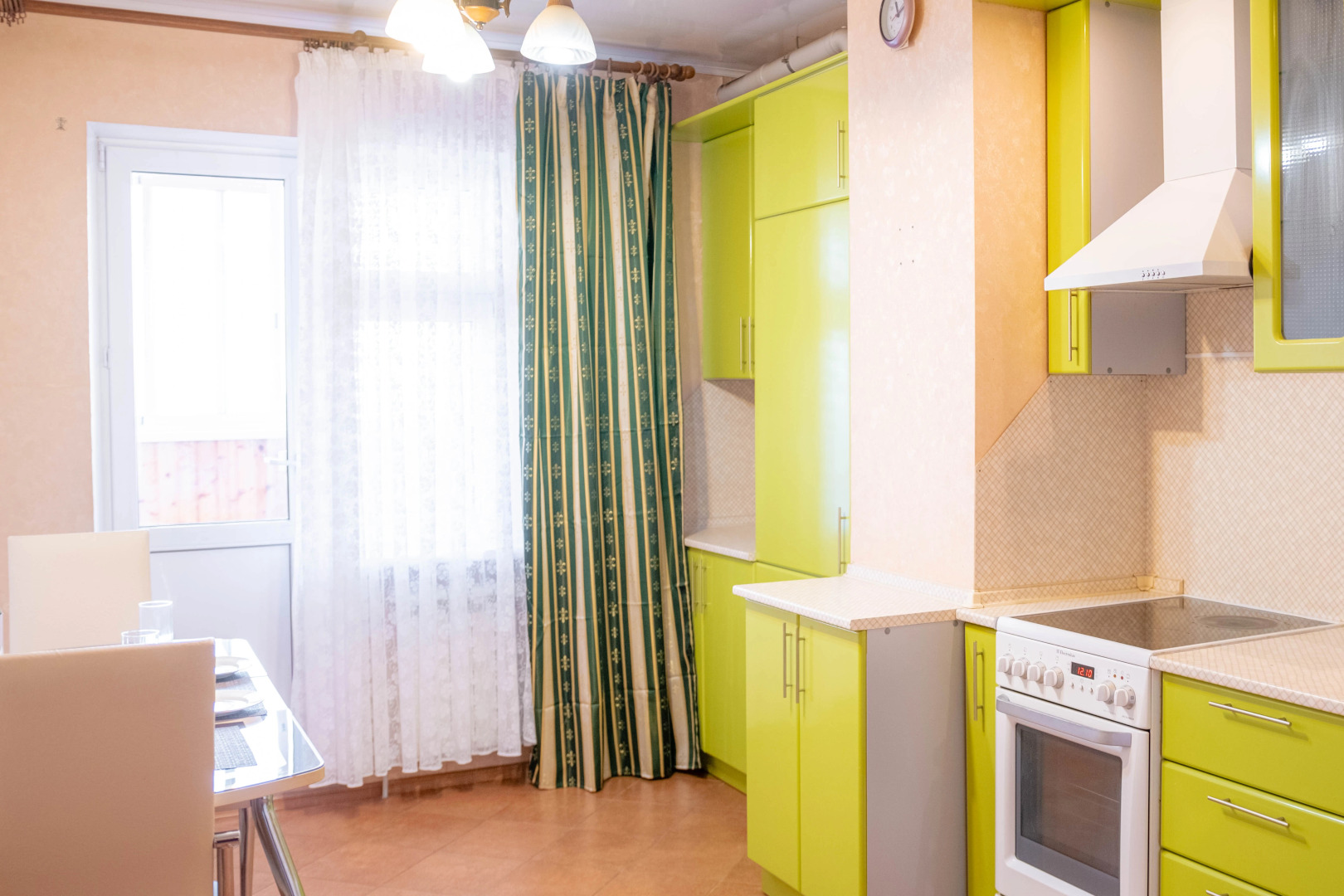 Апартаменты просторная однушка на главном проспекте города