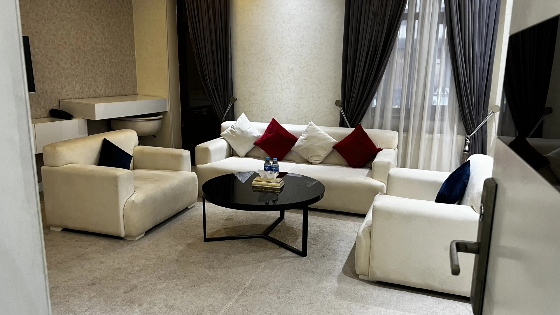 Ohu Palace Hotel & Restaurant