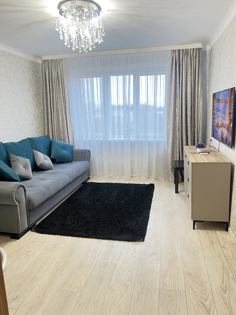 Квартира Большая 4-х комнатная квартира недалеко от центра