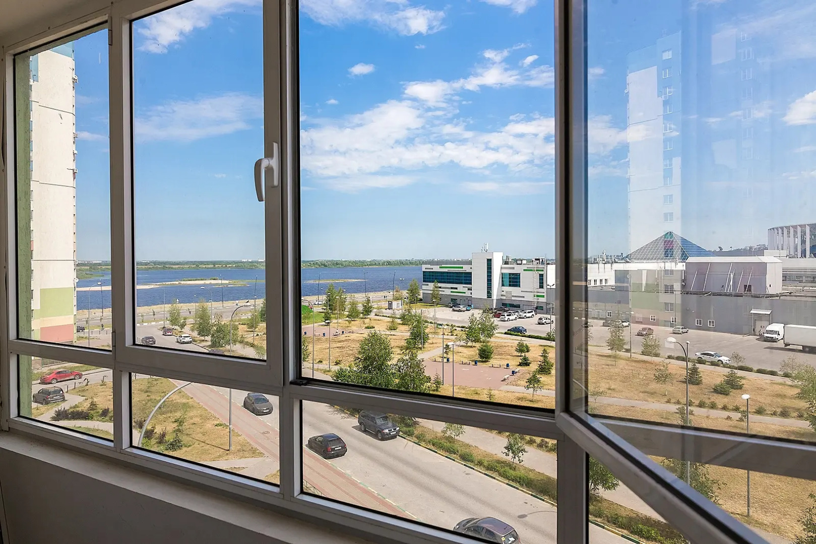 Апартаменты на Волжской набережной 26, с видом на Волгу. м.Стрелка. Сова-Дом