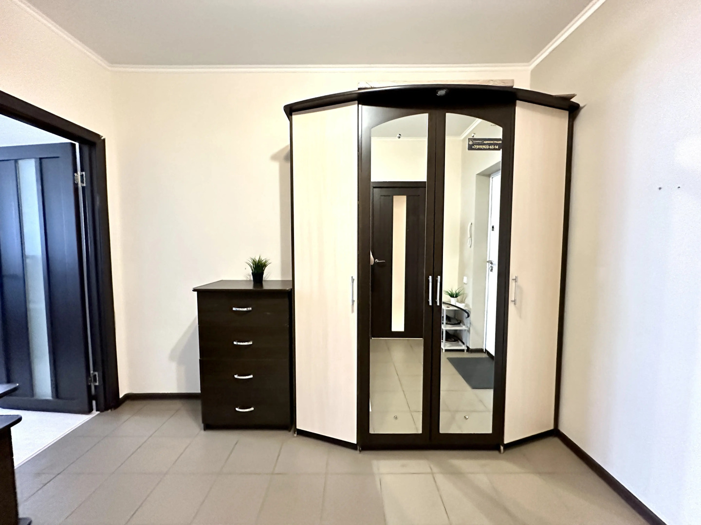 Сакура рядом ТЦ Кристалл