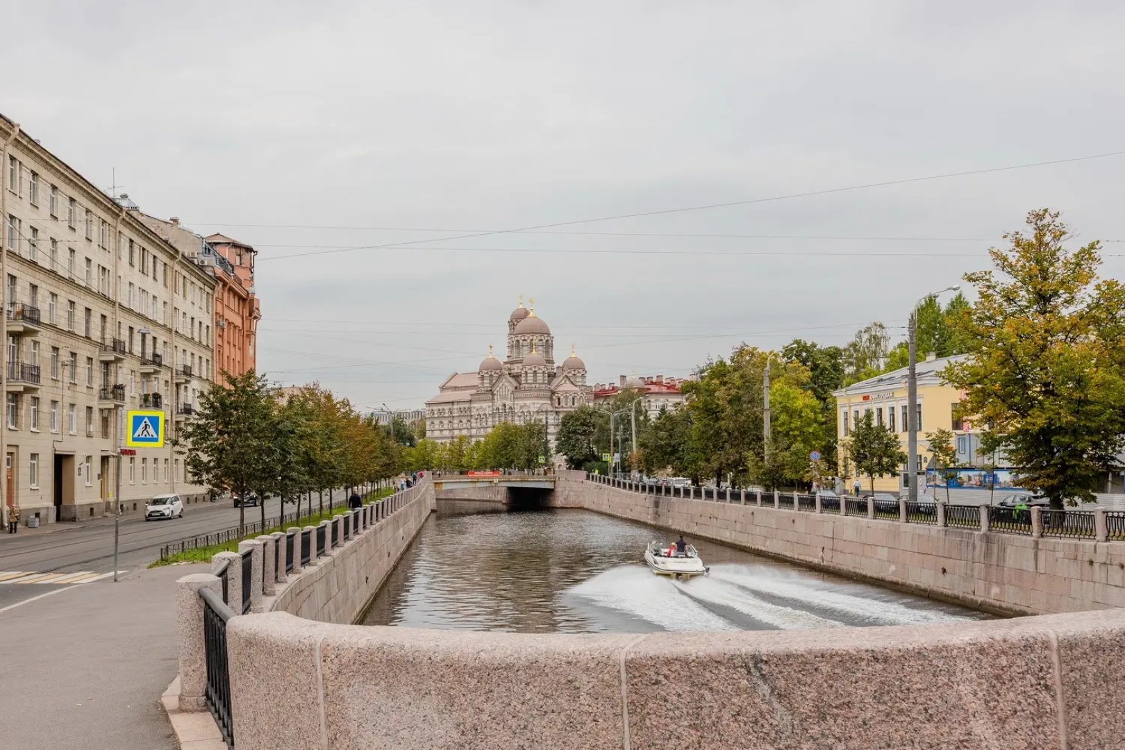 Квартира Magic Modern у метро Петроградская