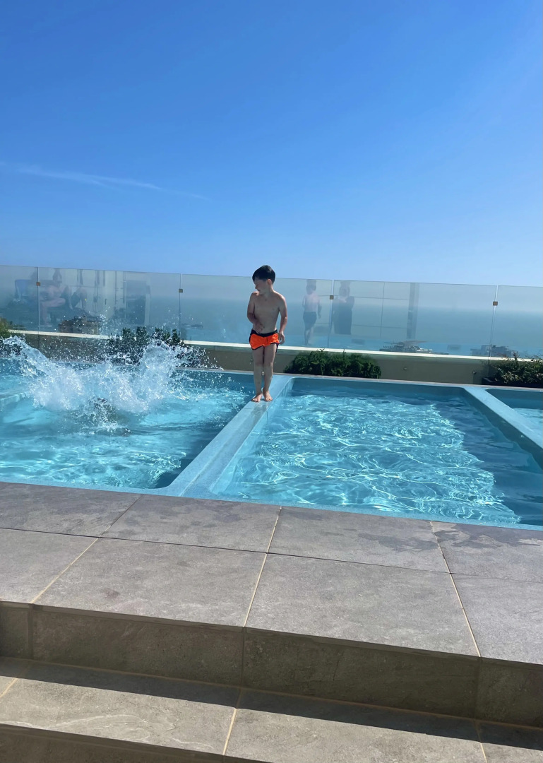 Апартаменты Умные с бассейном у Дендрария