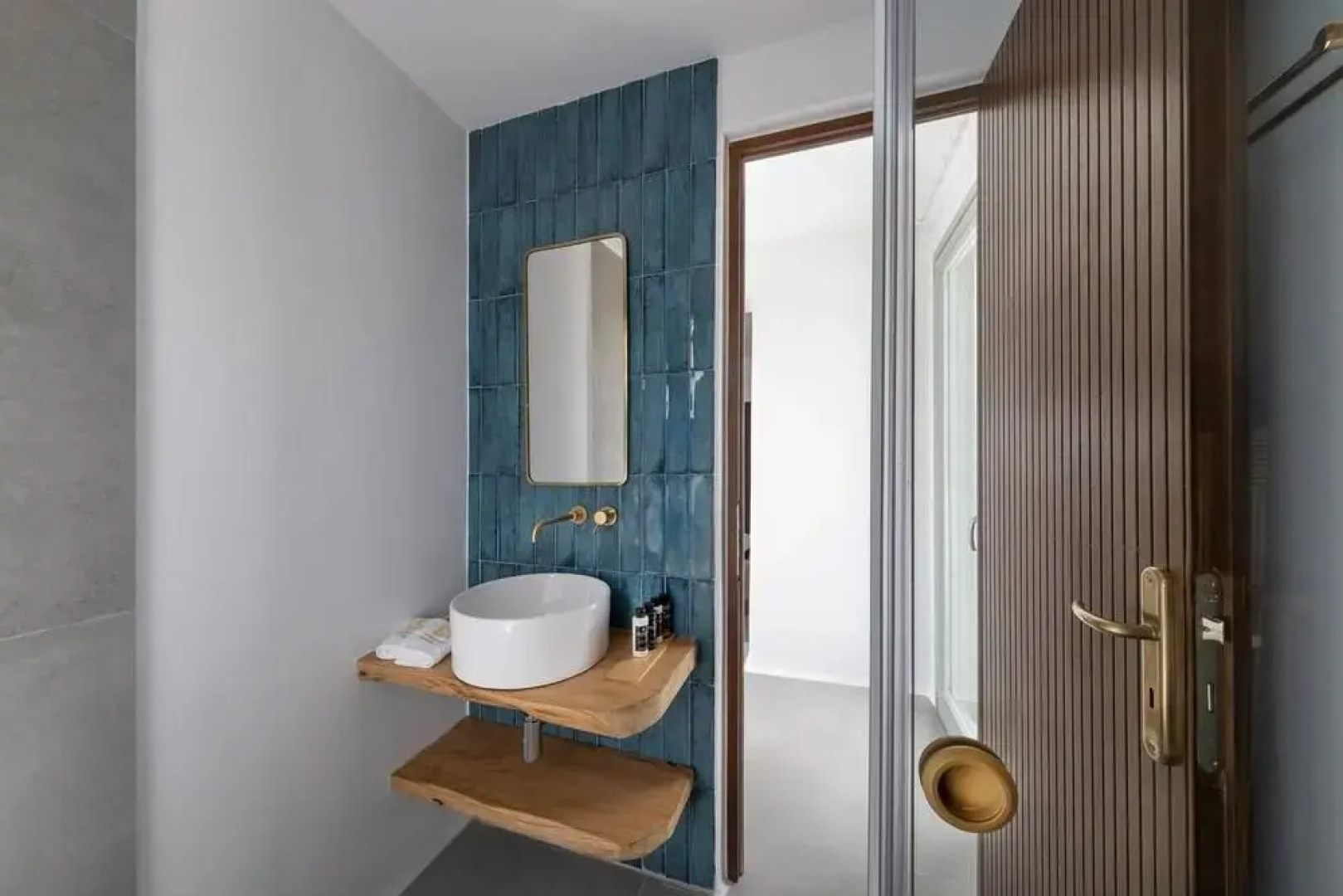 Отель Legendary Suites