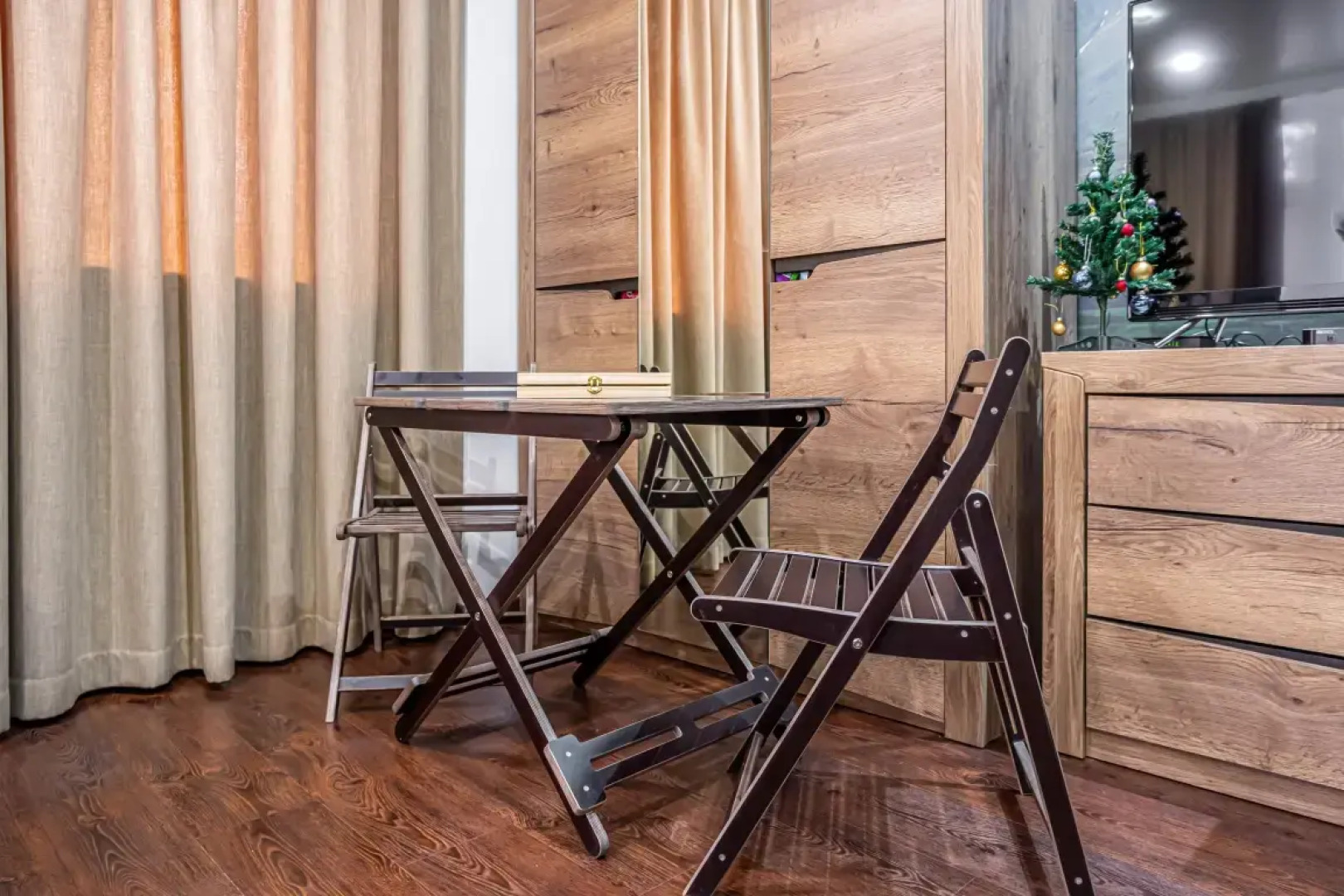 Апартаменты Семейные с Балконом  и Красивым Видом в Сосновом Лесу от Квартирукинг