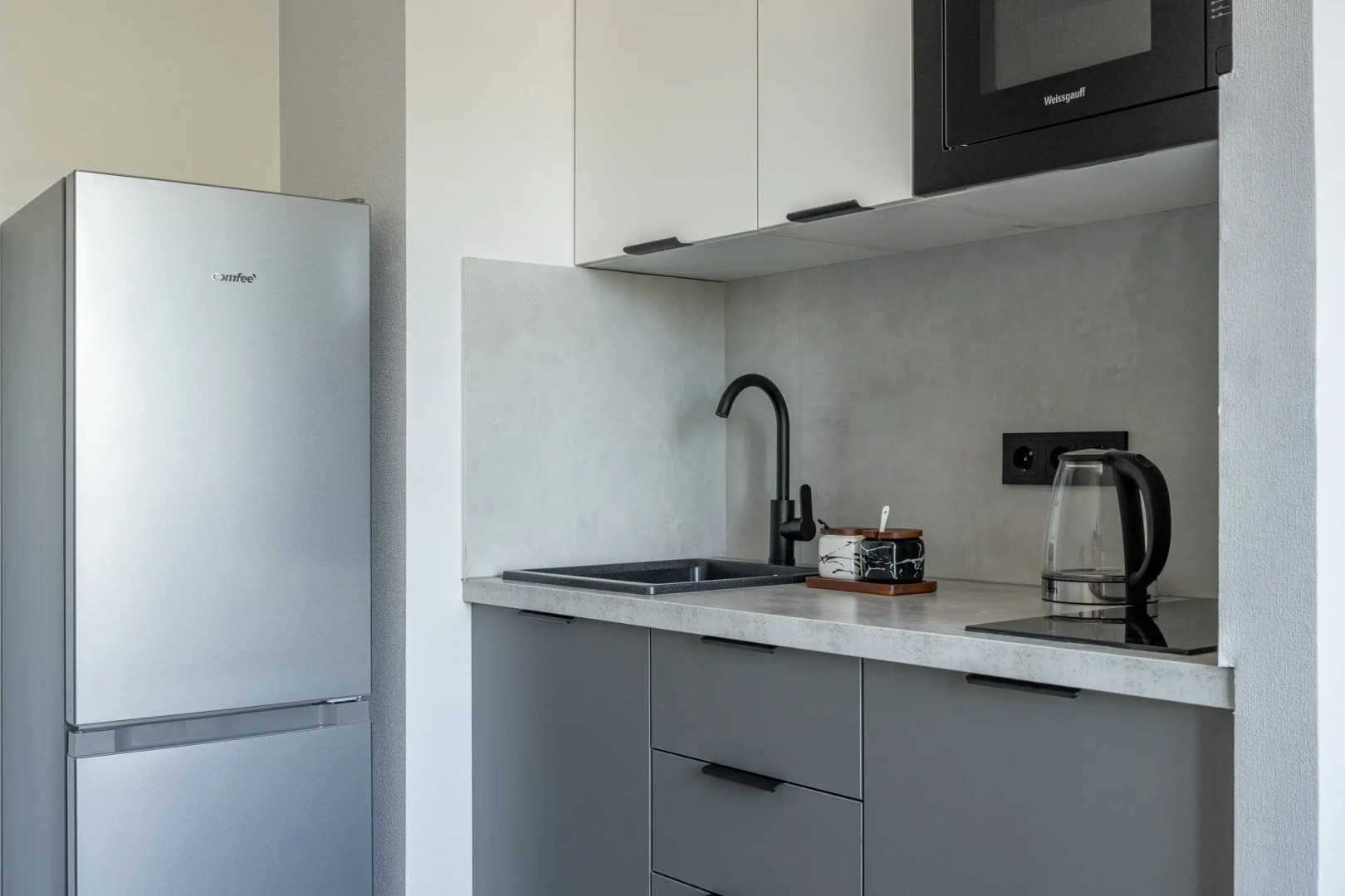 Апартаменты с креслом-коконом на балконе Stepanenkov на Свердлова 32б